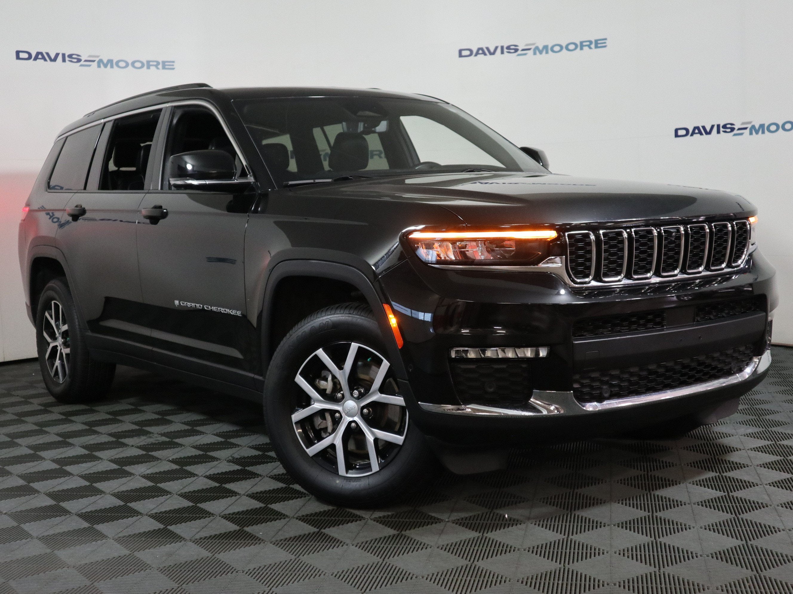 2024 Jeep Grand Cherokee L — side profile view