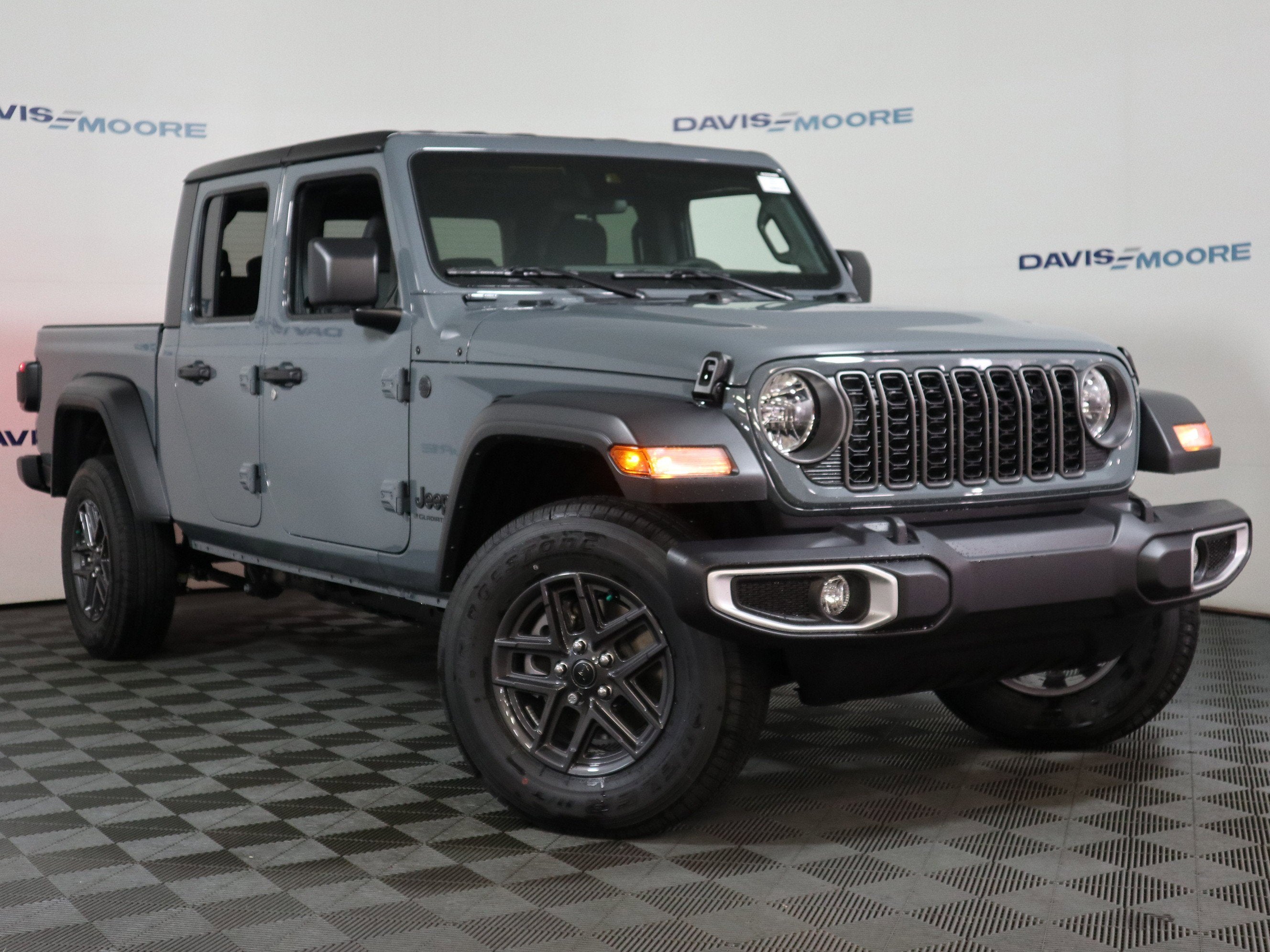 2025 Jeep Gladiator — side profile view
