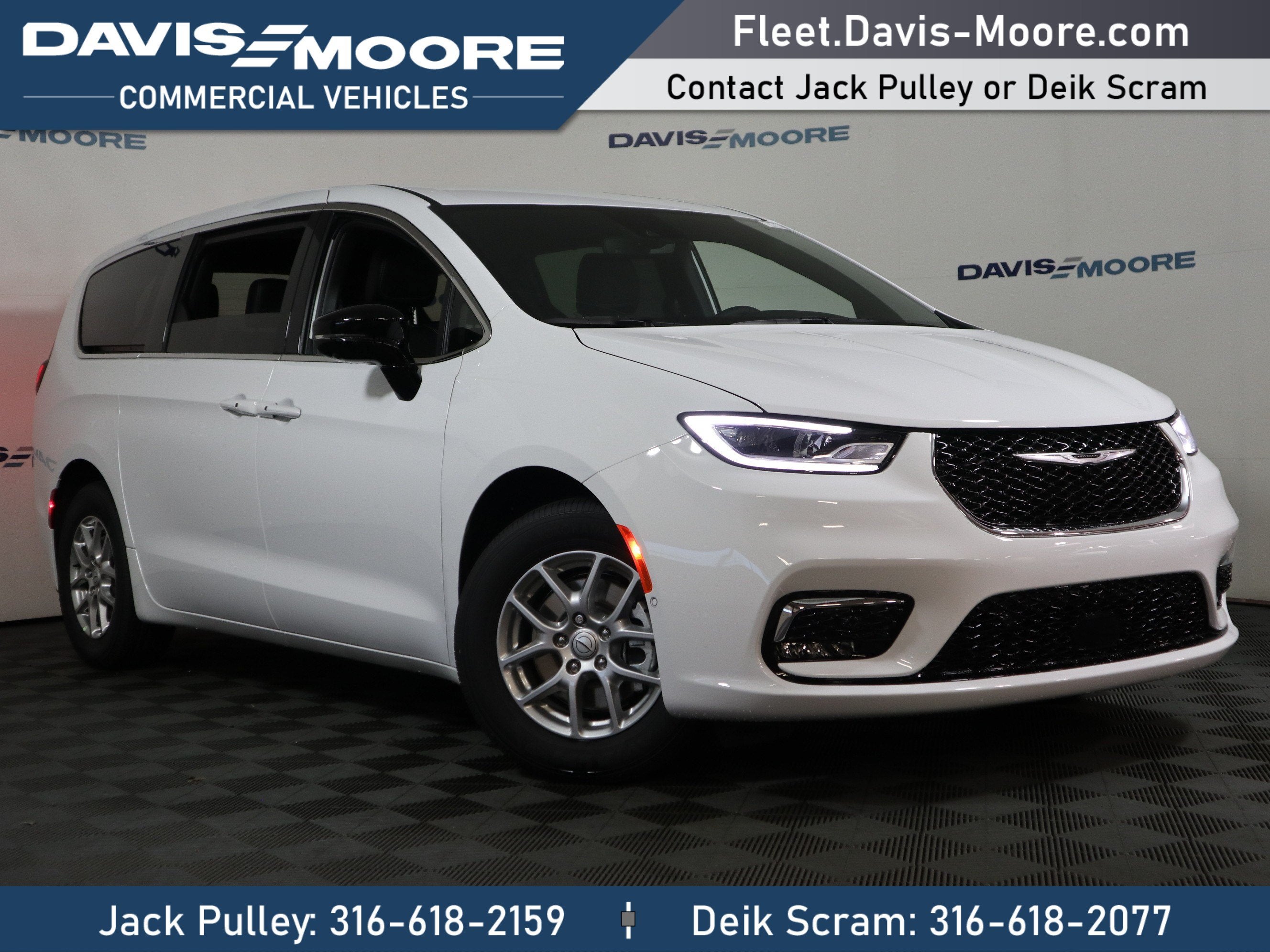 2026 Chrysler Pacifica Select in Bright White Clearcoat — front three-quarter view
