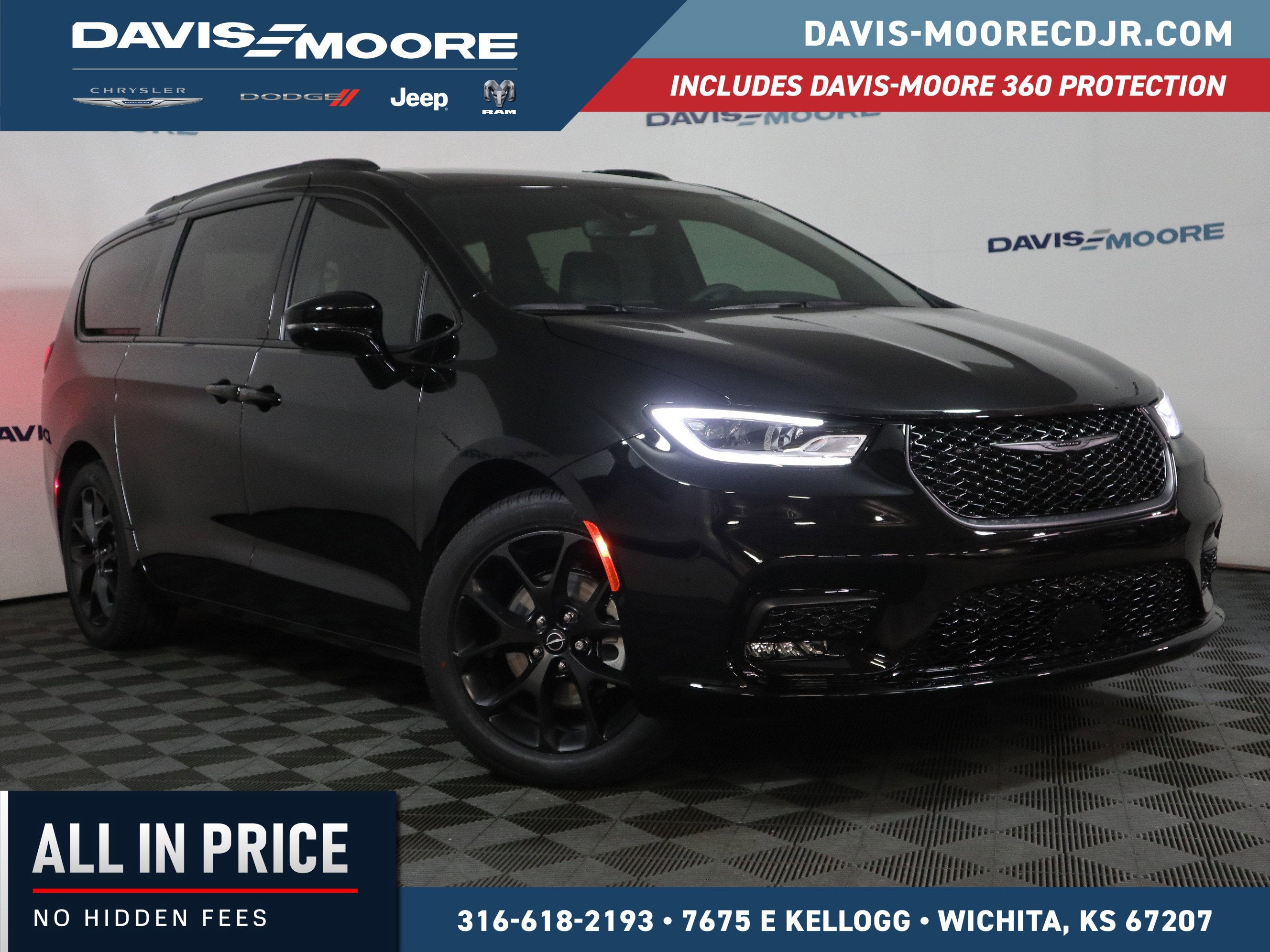 2026 Chrysler Pacifica Select in Diamond Black Crystal Pearlcoat — front three-quarter view