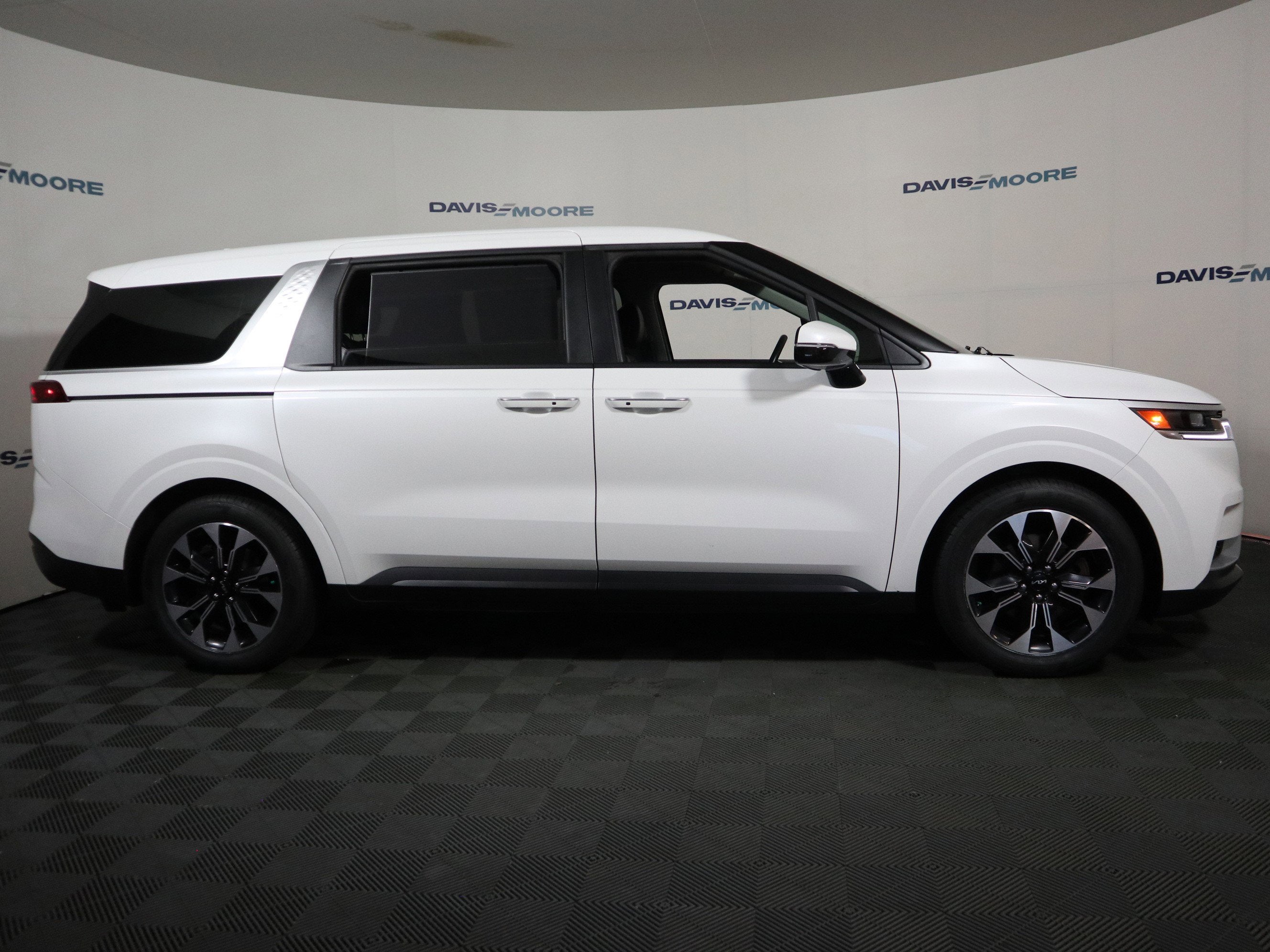 2024 Kia Carnival — interior view