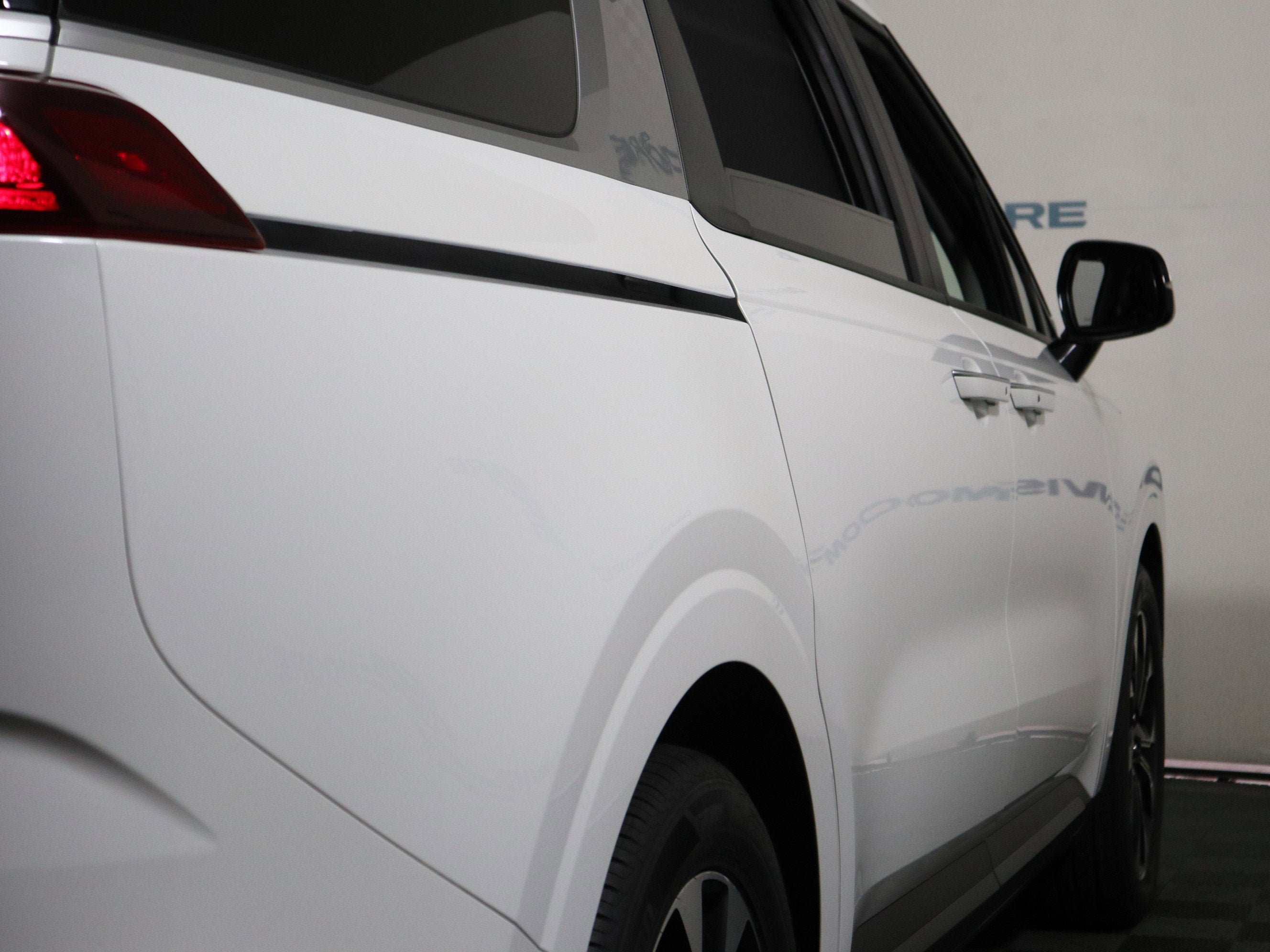 2024 Kia Carnival — detail view