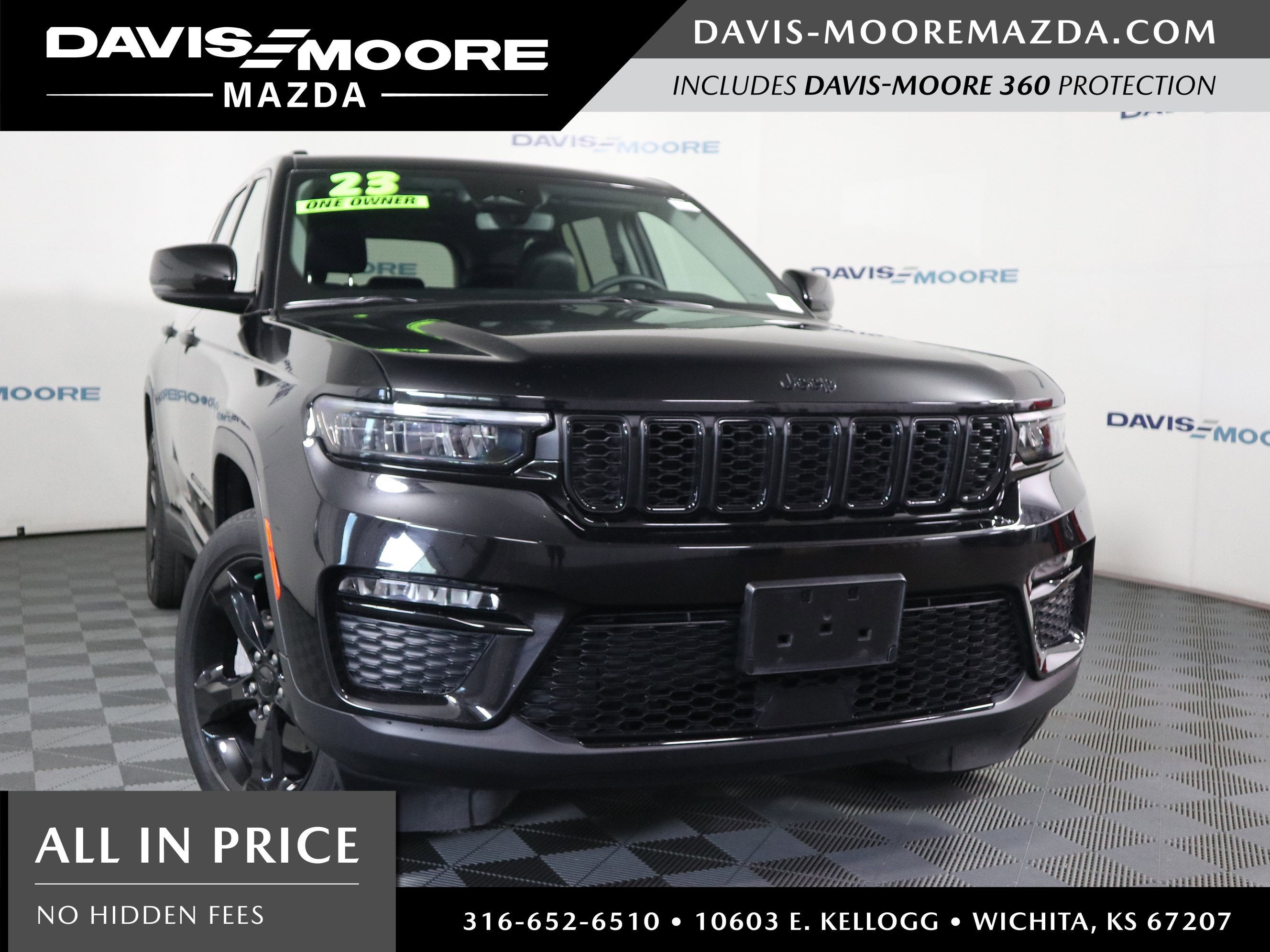 2023 Jeep Grand Cherokee Limited 4x4 in Diamond Black Crystal Pearlcoat — front three-quarter view