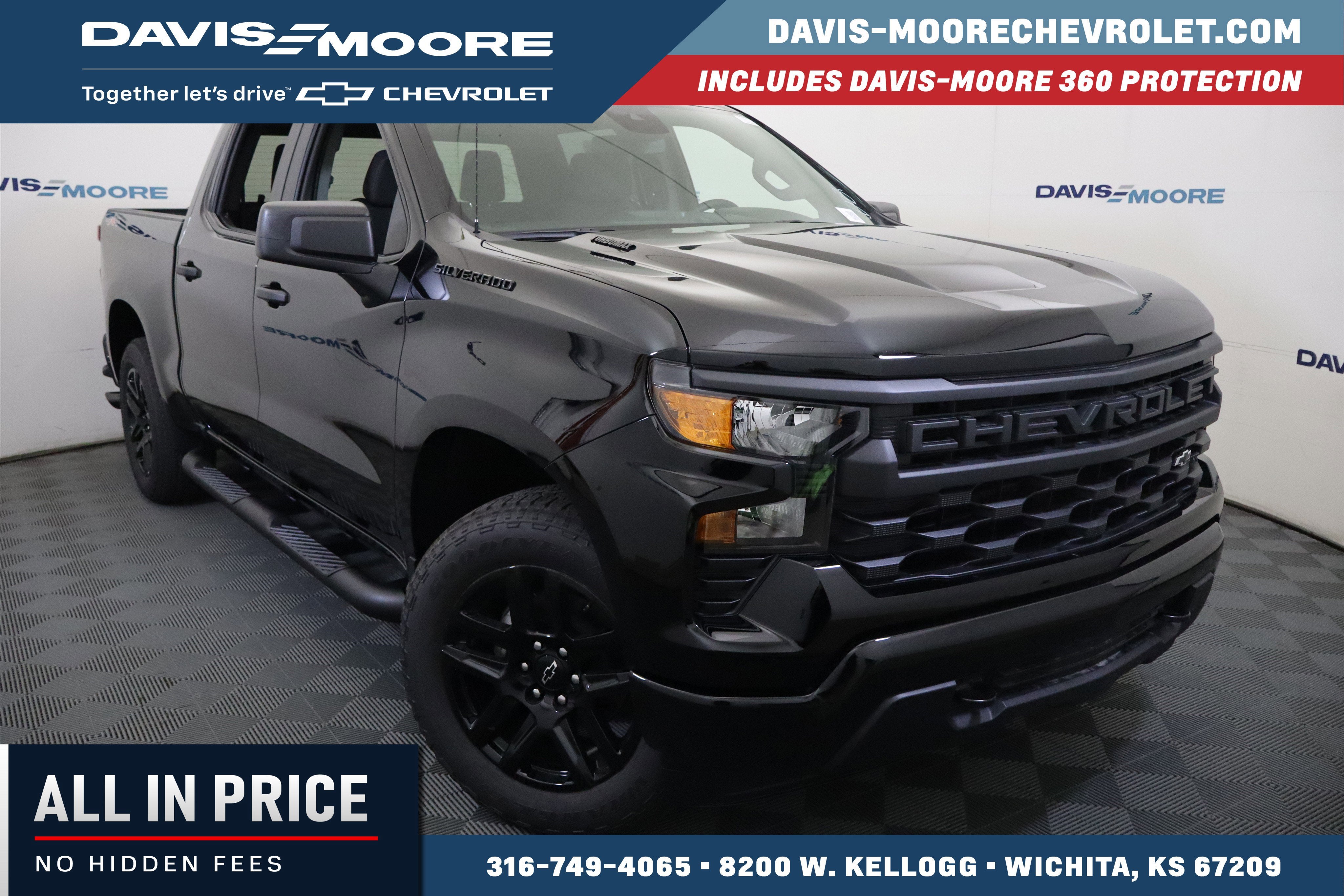 2026 Chevrolet Silverado 1500 Custom Crew Cab 4WD in Black — front three-quarter view
