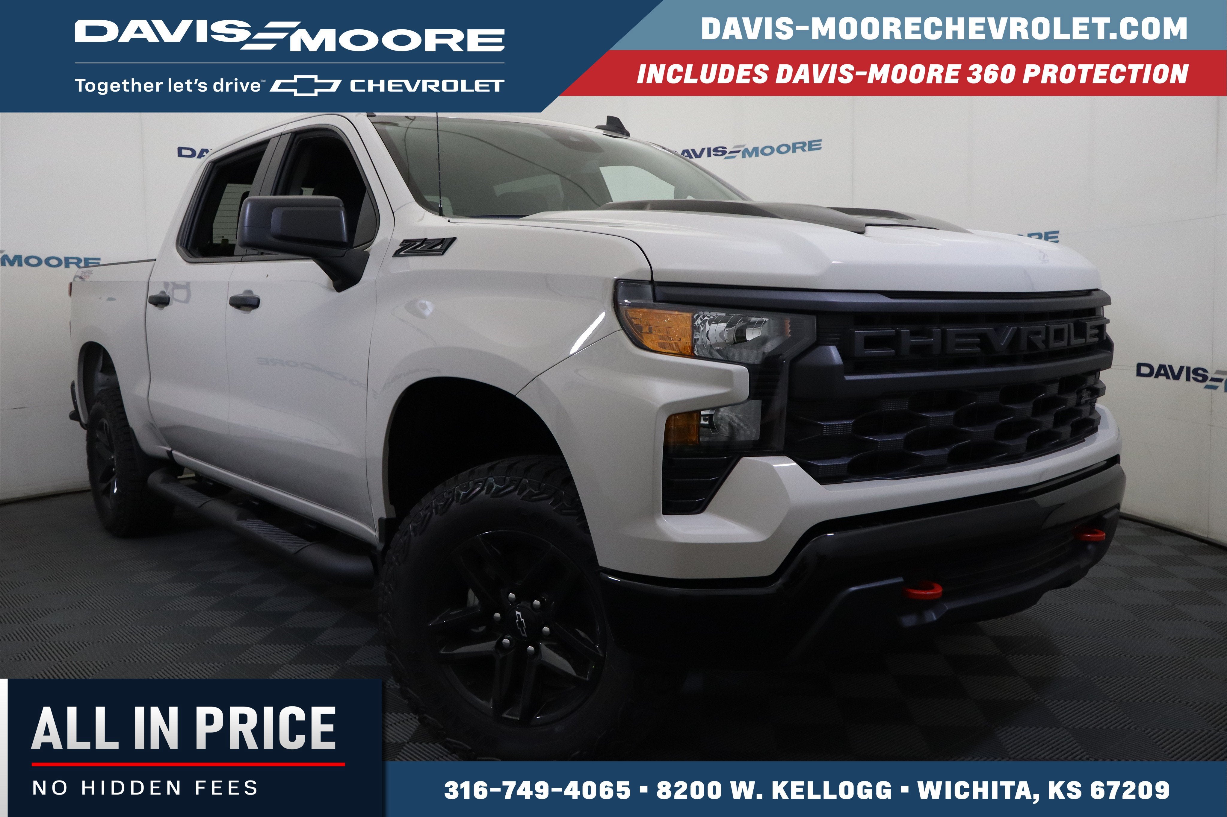 2026 Chevrolet Silverado 1500 Custom Trail Boss Crew Cab 4WD in White Sands — front three-quarter view